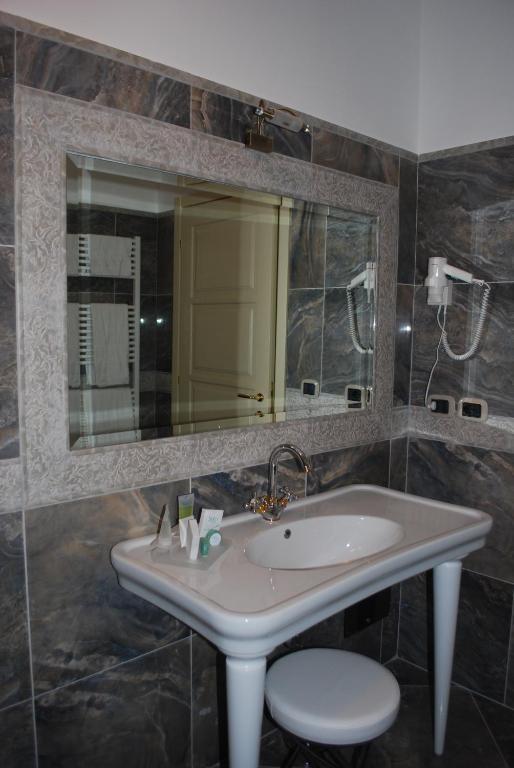 Regina Di Saba - Hotel Villa Per Ricevimenti Grottaminarda Rom bilde